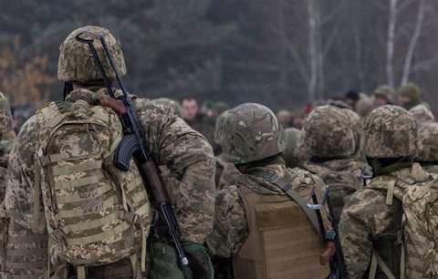 Ukrajinská legie v Polsku: Poprvé se přidaly ženy, ve skupině i lidé z Česka