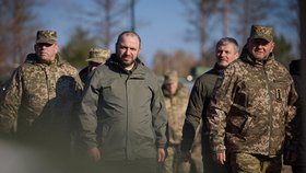 Zelenskyj, Zalužnyj a Umerov mezi ukrajinskými vojáky (3. 11. 2023)