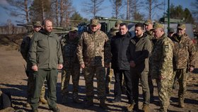 Zelenskyj, Zalužnyj a Umerov mezi ukrajinskými vojáky (3. 11. 2023)
