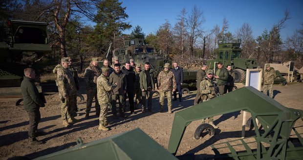 19 ukrajinských vojáků zemřelo, když si přišlo pro vyznamenání. Na místo dopadla raketa Rusů