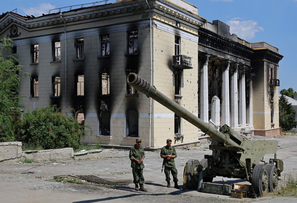 Výstava armádní ukrajinské techniky a zbraní v Lysyčansku ((8. 7. 2022)