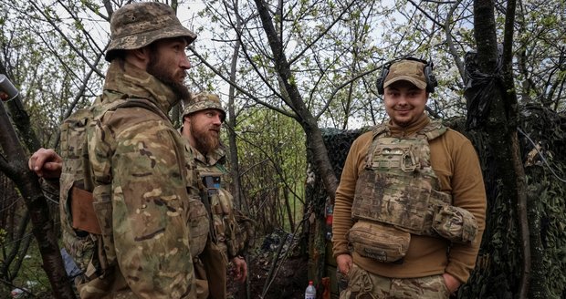 Ukrajinci postoupili u Bachmutu. Prigožin: Ruská obrana na křídlech se hroutí, Moskva to zlehčuje