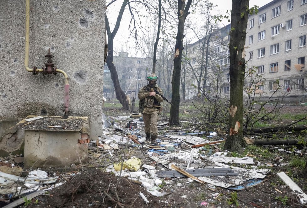 Bachmut: Území pod kontrolou ukrajinské armády se zmenšuje (21. 4. 2023).