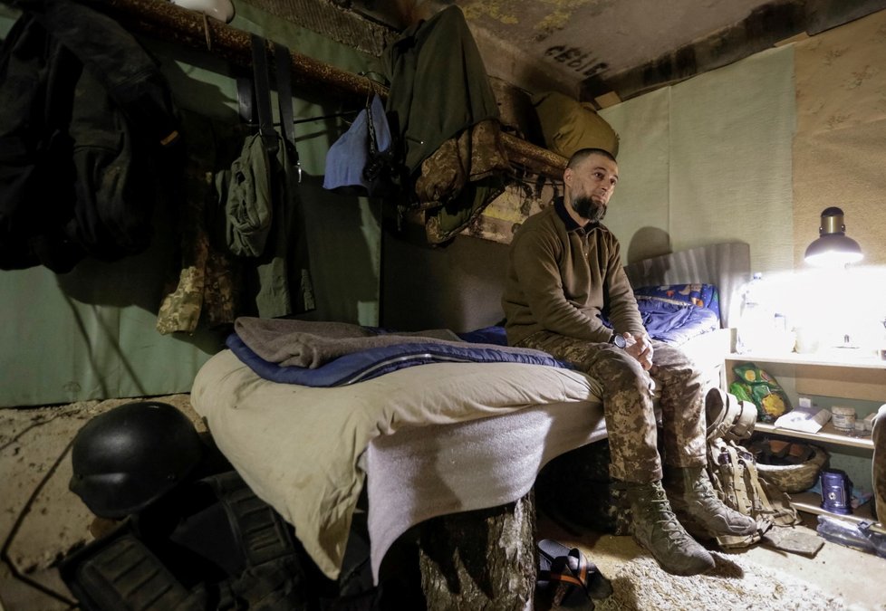 Ukrajinští vojáci v úkrytu v Bachmutu (21. 4. 2023)