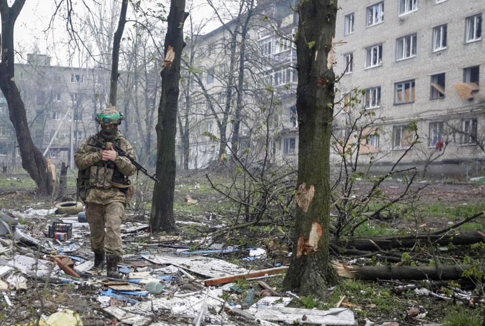 Bachmut: Území pod kontrolou ukrajinské armády se zmenšuje (21. 4. 2023).