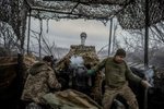 Ukrajinští vojáci na pozicích u Bachmutu
