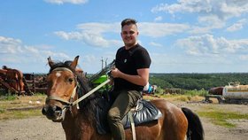 Iljas Batyrgarjev a baškirský kůň Azbelil, prý poslaný na Ukrajinu
