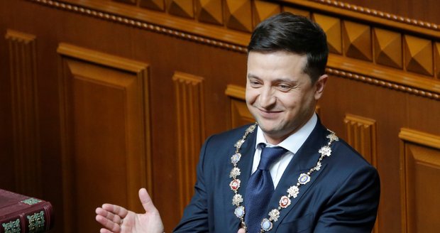 Nový prezident Ukrajiny Zelenskyj se ujal funkce. Komik hned rozpustil parlament