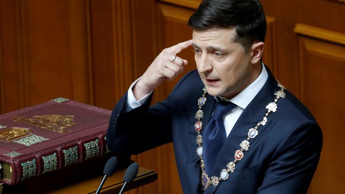 Volodymyr Zelenskyj při slavnostní inauguraci v ukrajinském parlamentu v květnu 2019.