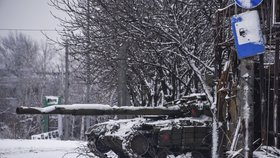 Tank proruských separatistů nedaleko doněckého letiště