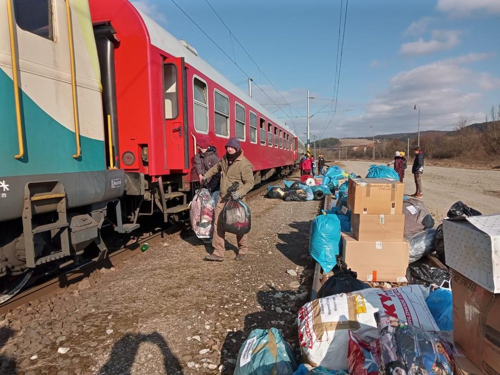 Slovenské úřady zastavily dva vlaky s humanitární pomocí, které vezly zejména zdravotnický materiál do ukrajinského Čopu.