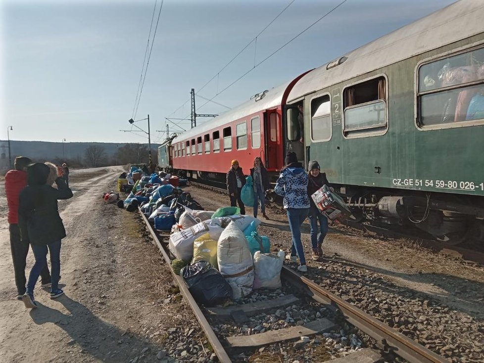 Slovenské úřady zastavily dva vlaky s humanitární pomocí, které vezly zejména zdravotnický materiál do ukrajinského Čopu.