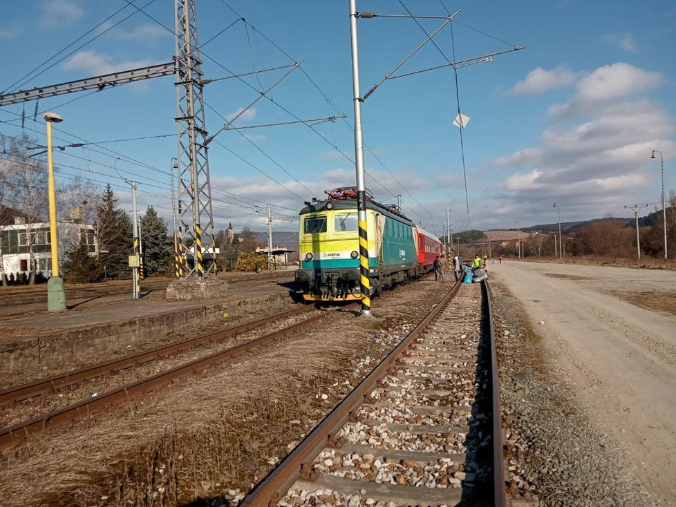 Slovenské úřady zastavily dva vlaky s humanitární pomocí, které vezly zejména zdravotnický materiál do ukrajinského Čopu.