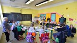Několik pražských škol si rozdělí 27 milionů. Obdarované budou díky výuce ukrajinských dětí