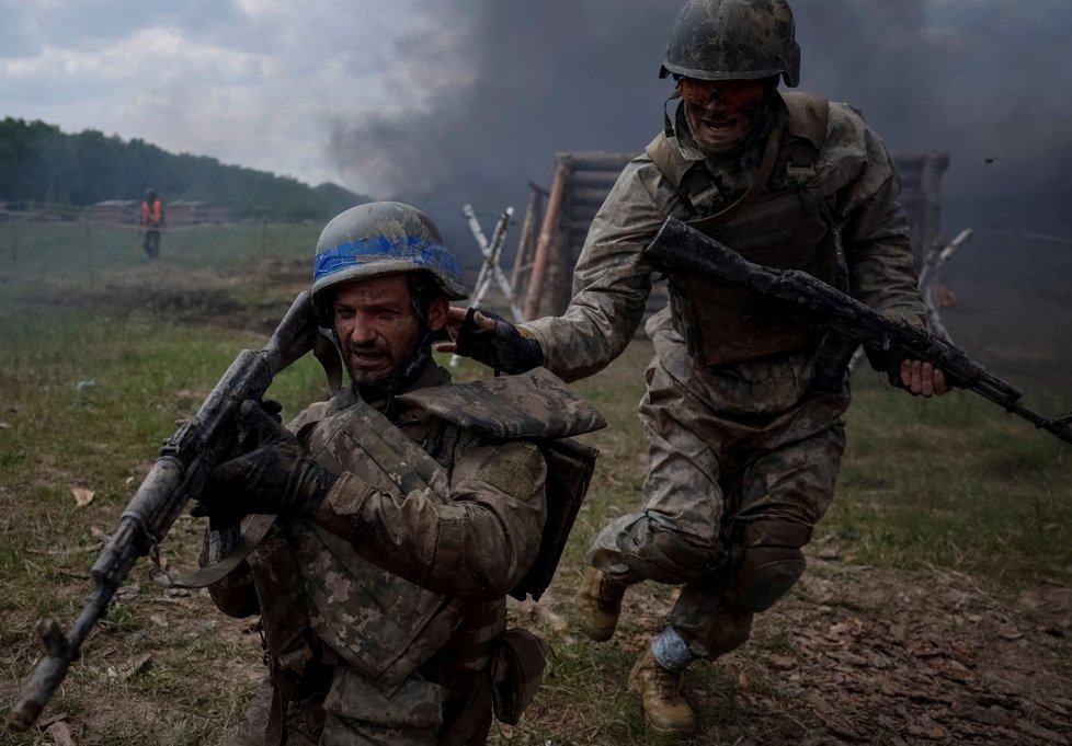 Ukrajinští vojáci se účastní cvičení v Černihivské oblasti. (15. 5. 2023)