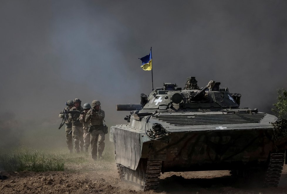Ukrajinští vojáci se účastní cvičení v Černihivské oblasti (15.5.2023).