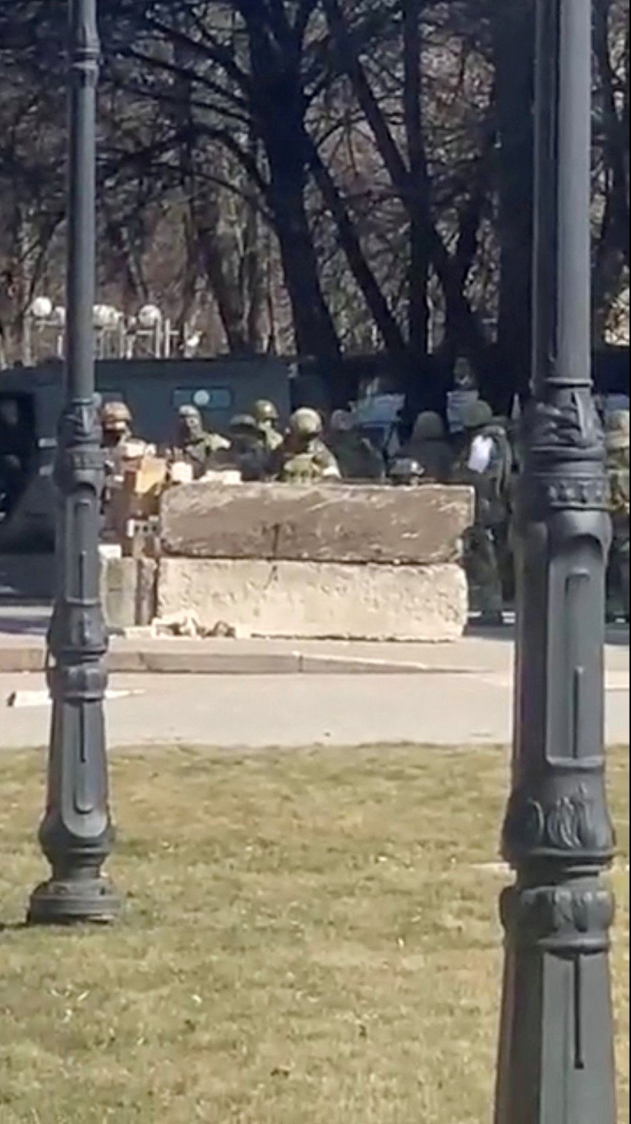 Ruští vojáci v Chersonu (13. března 2022)