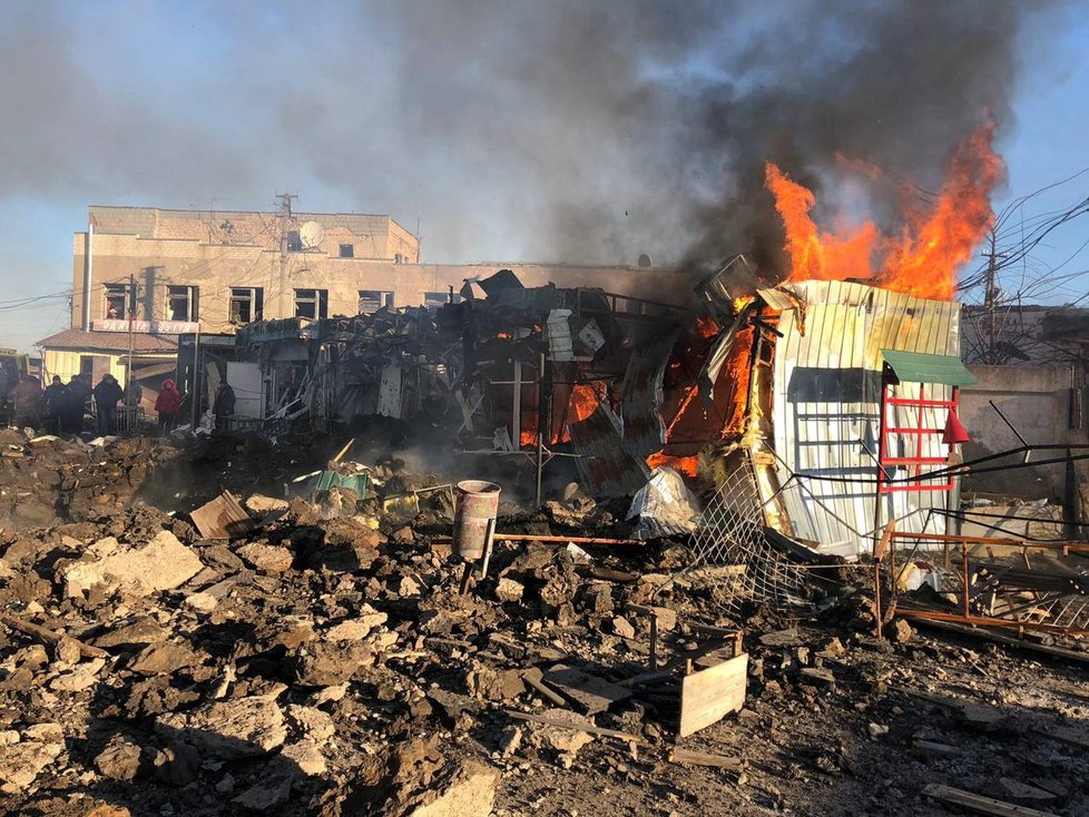 Ruský útok na trh v obci Ševčenkove v Charkovské oblasti (9.1.2023)