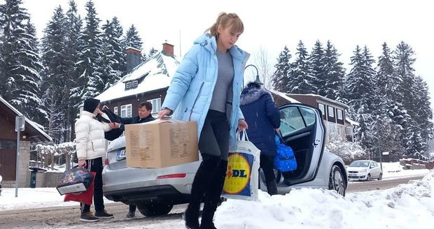 Poslanci se chtějí rekreovat, uprchlíci museli pryč. Ze sněmovní chaty v Harrachově už odešli všichni