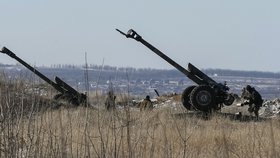 Kanony ukrajinské armády u Debalceve na východě země
