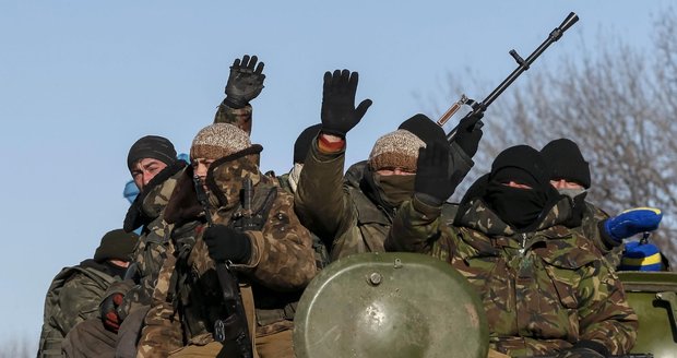 Ukrajinská KAPITULACE: Stovky mrtvých vojáků v ulicích a ústup proruským rebelům!