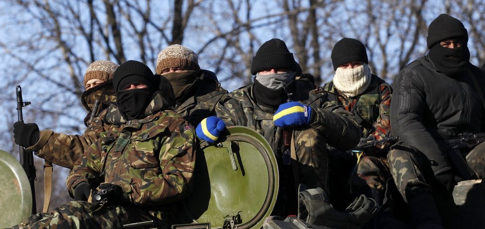 Vojáci ukrajinské armády opouští Artemivsk
