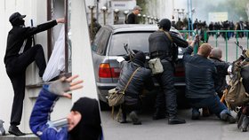 Obklíčili policisty v Luhansku: Separatisté ovládli další město na Ukrajině!