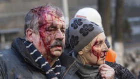 Nepokoje na Ukrajině si vyžádaly stovkya zraněných.