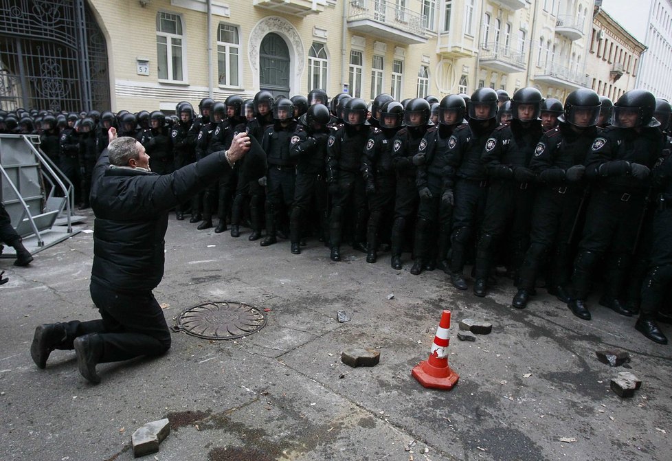 Násilné demonstrace v Kyjevě na přelomu let 2013 a 2014