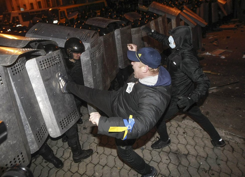 Kyjev opět na vlně revoluce a násilných demonstrací