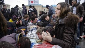 Zranění prozápadní demonstranti prosí o odpuštění. Hlavně žádné lynčování, vyzvali proruský dav