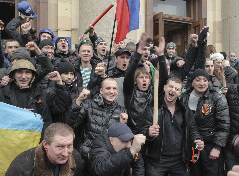 Proruský dav se vydal do ulic Charkova