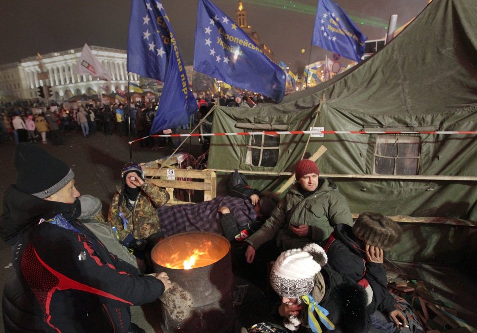 Lidé většinou přebývají ve stanovém městěčku poblíž hlavního kyjevského náměstí