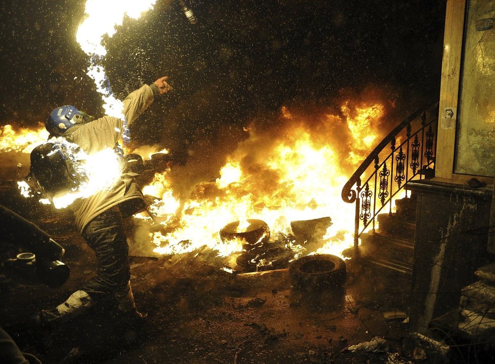Ukrajinské protesty byly v noci velmi divoké.