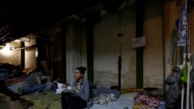 Záchranu životů nejen dětských pacientů musí řešit i dětská nemocnice Okhmadet v Kyjevě. Zařízení se kvůli situaci muselo přemístit do podzemních krytů. (28. 2. 2022)