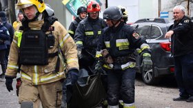 Následky ruského raketového útoku na Dnipro (1. 12. 2025).