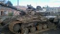 Zničené tanky v Novorusku, totiž na východě Ukrajiny.