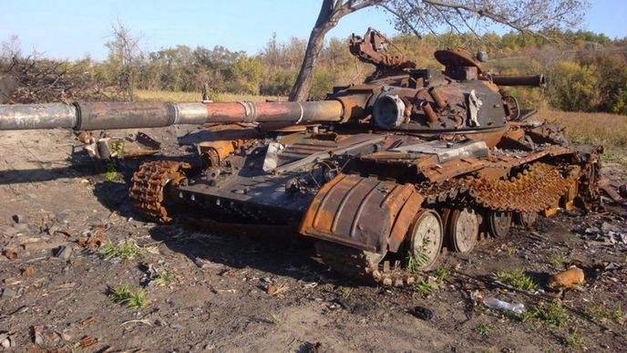 Zničené tanky v Novorusku, totiž na východě Ukrajiny. Zničené tanky v Novorusku, totiž na východě Ukrajiny.