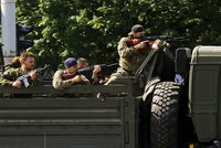 Protitankový granát zasáhl náklaďák: V Doněcku prý zahynulo 35 povstalců!