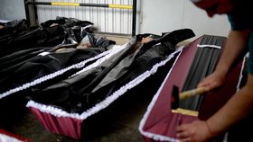 Další drsné foto: Oběti bojů mezi ukrajinskou armádou a rebely