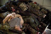 Krveprolití v Doněcku: Fotky hrůzy! Tohle už je válka, říká nový prezident