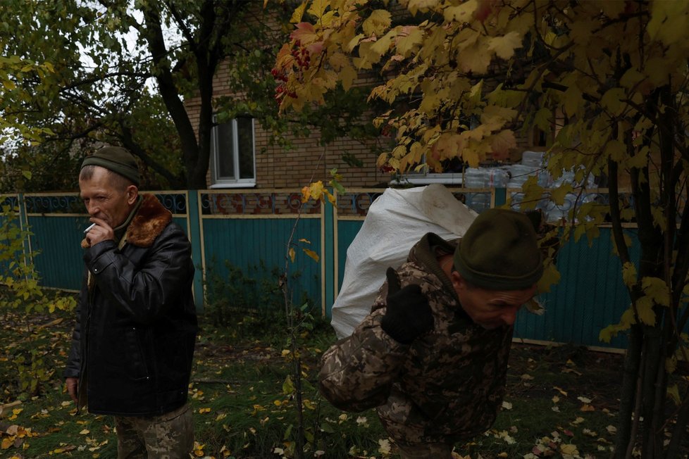 Ukrajinští vojáci na frontě poblíž Doněcka (29. 10. 2022)