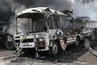 Desítky lidí zaživa uhořely v autobusech na Ukrajině: Armáda viní ze smrti uprchlíků separatisty