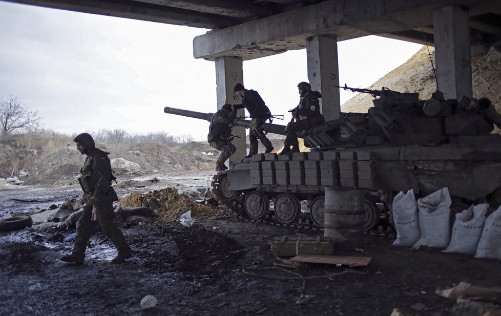 Vojáci ukrajinské armády na pozici nedaleko Doněcku