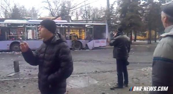 Při minometném útoku na zastávku tramvaje zemřelo v Doněcku 13 lidí.