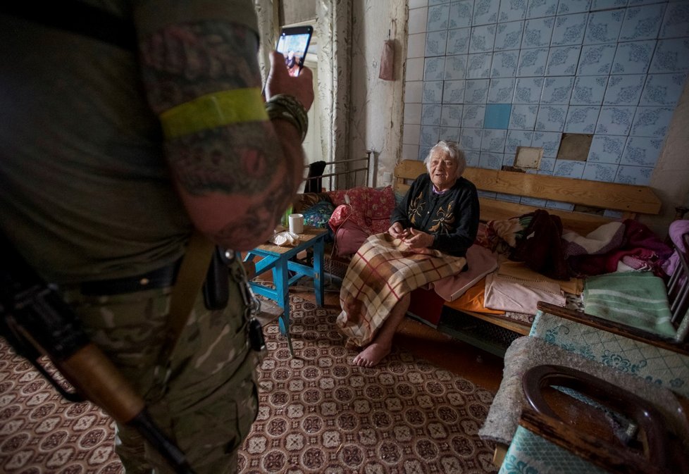 Evakuace vesnice Antonivka v Doněcké oblasti (31. 5. 2022)