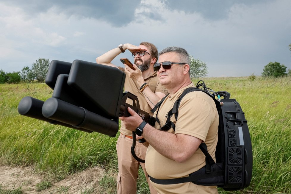 Trénink s protidronovou puškou na Ukrajině (30. 6. 2023)