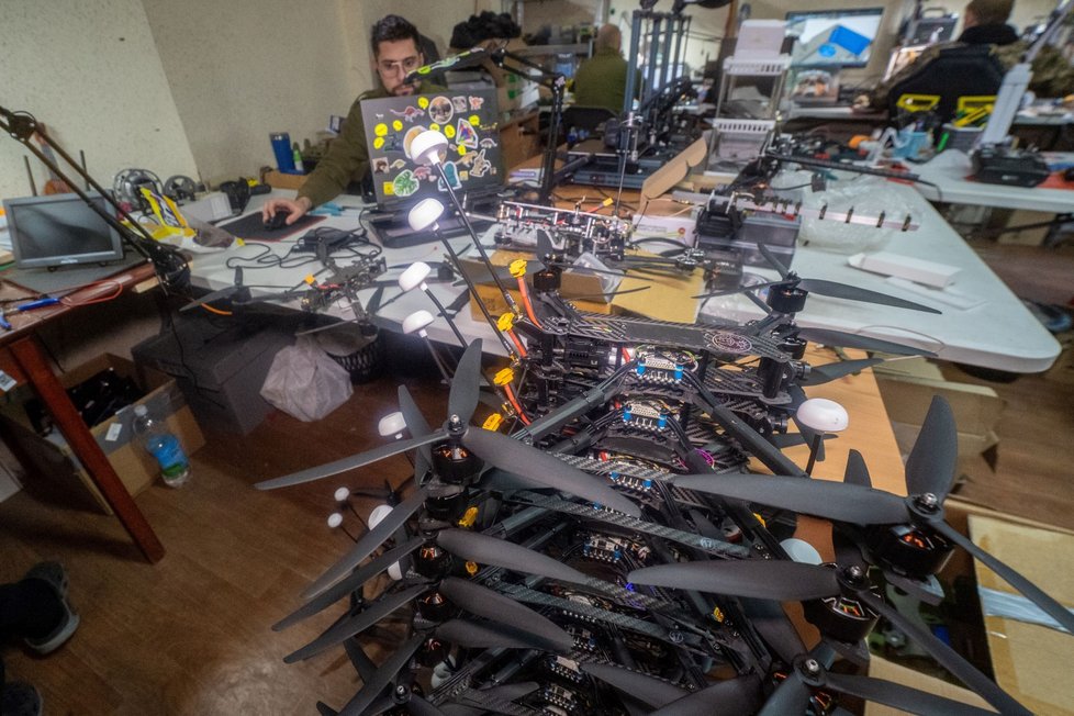 Kamikaze drony 72. motorizované brigády ukrajinské armády v Charkovské oblasti (29. 10. 2025). Kamikaze drony 72. motorizované brigády ukrajinské armády v Charkovské oblasti (29. 10. 2025).