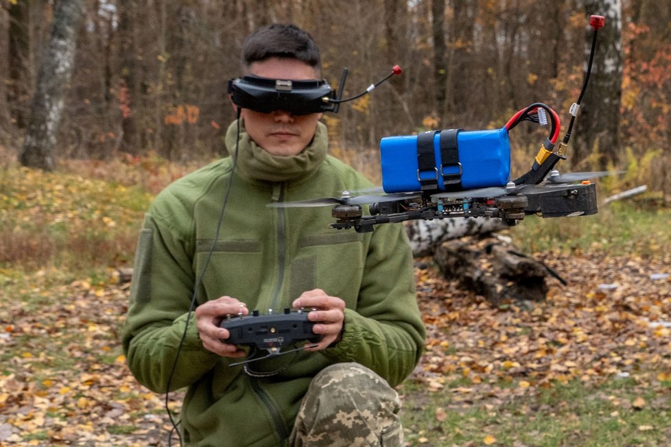 Kamikaze drony 72. motorizované brigády ukrajinské armády v Charkovské oblasti (29. 10. 2025). Kamikaze drony 72. motorizované brigády ukrajinské armády v Charkovské oblasti (29. 10. 2025).