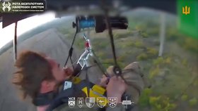 První vzdušná evakuace z fronty dronem (říjen 2026)